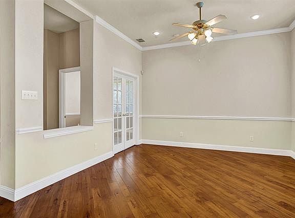 3rd image of 2600 Millwood Dr
