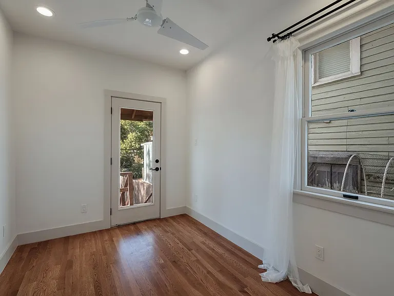226 E Huisache Ave — Photo 8