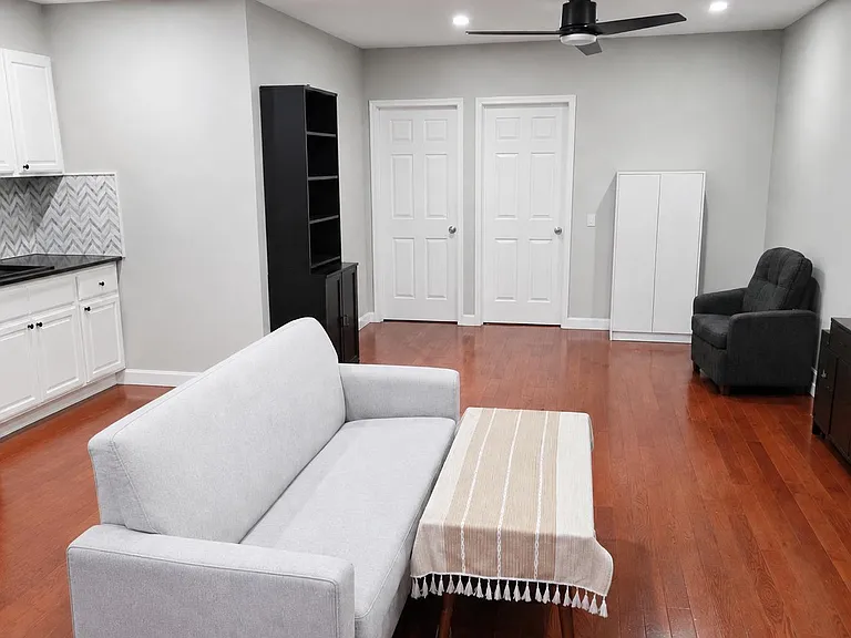 427 W Girard Ave #3 — Photo 1