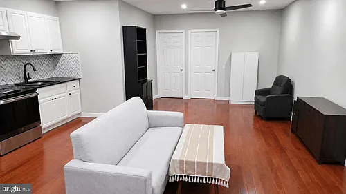 427 W Girard Ave #3 Photo 1
