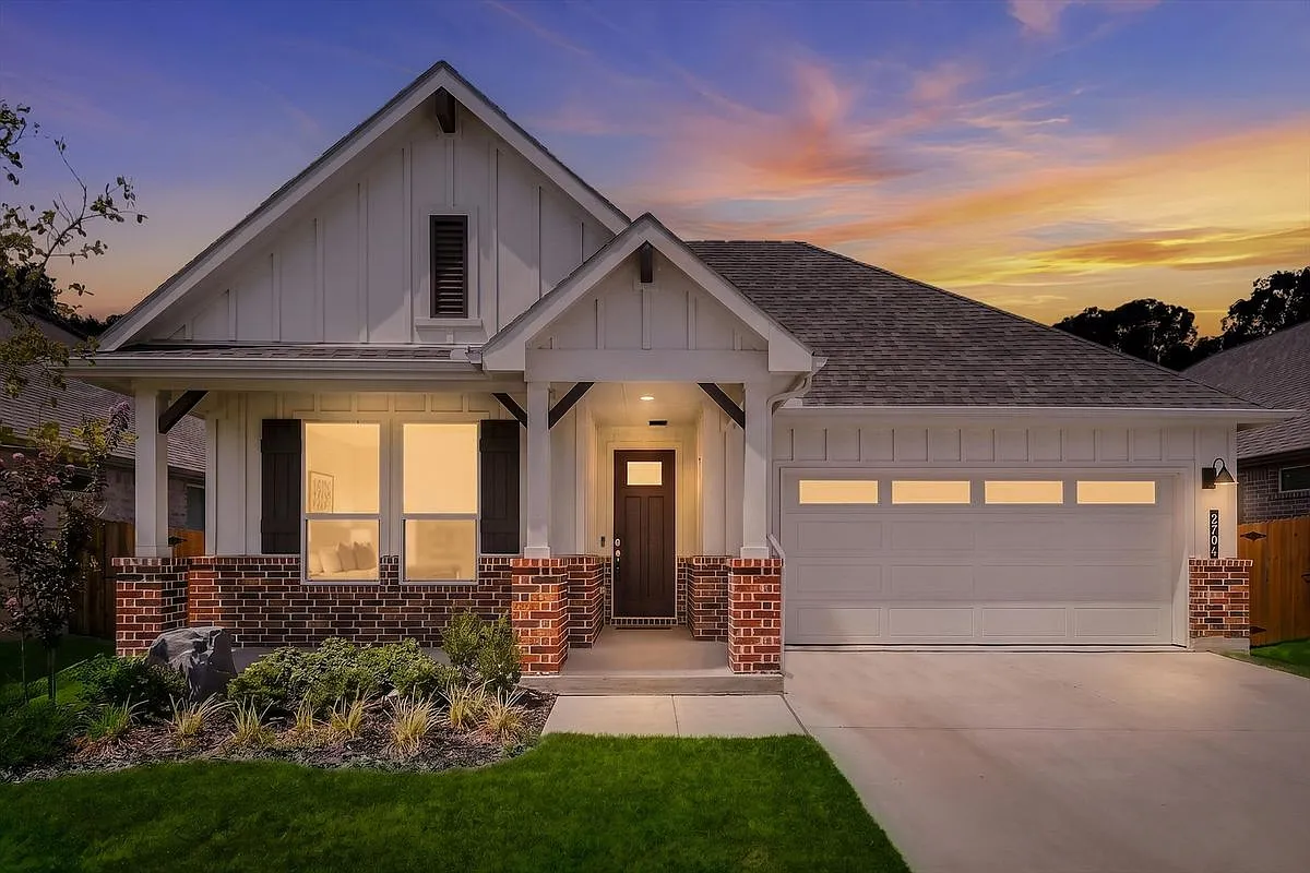5 bed, 3.0 bath, 2089 sqft, $2,700 — Photo 1