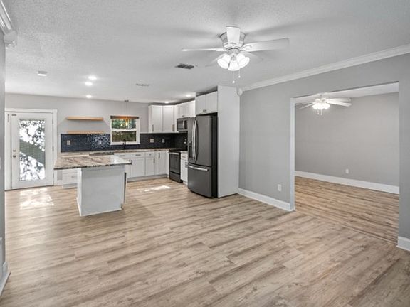 3rd image of 501 Dona Ave
