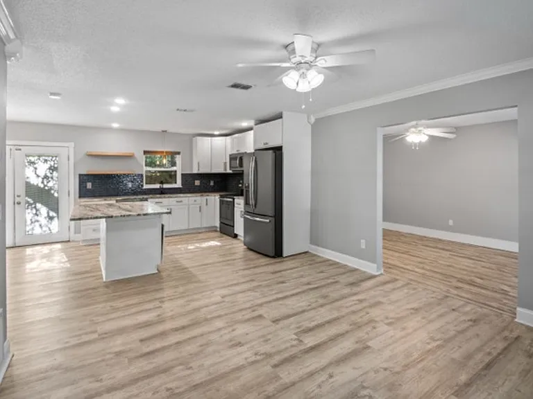 501 Dona Ave — Photo 3