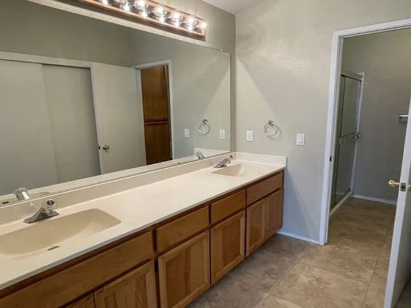 5th image of 2419 W Park St
