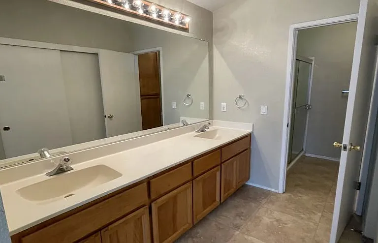 2419 W Park St — Photo 5