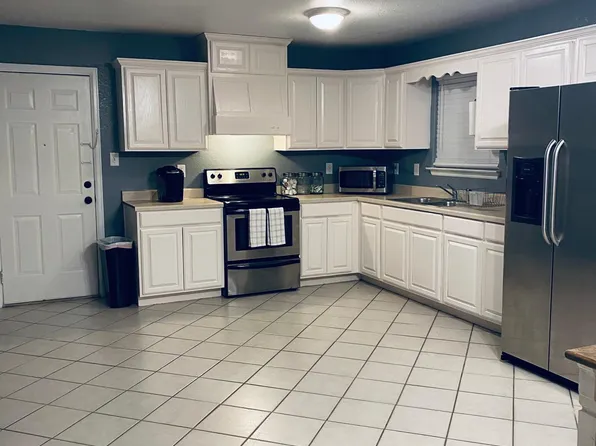 123 Fran Fran St, San Antonio, TX 78207