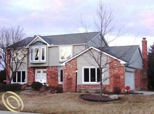 17690 Farmcrest Ln, Northville, MI 48168