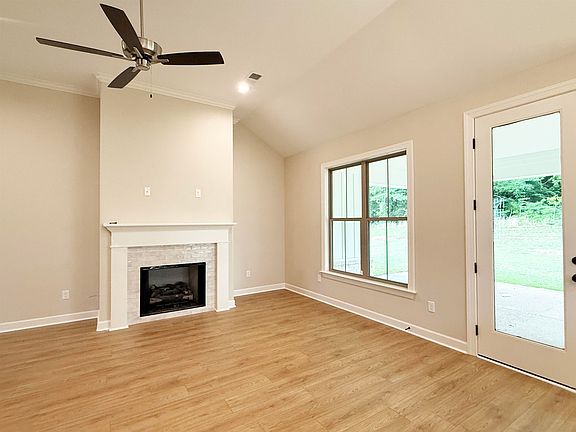 4th image of 410 Cypress Village Ln
