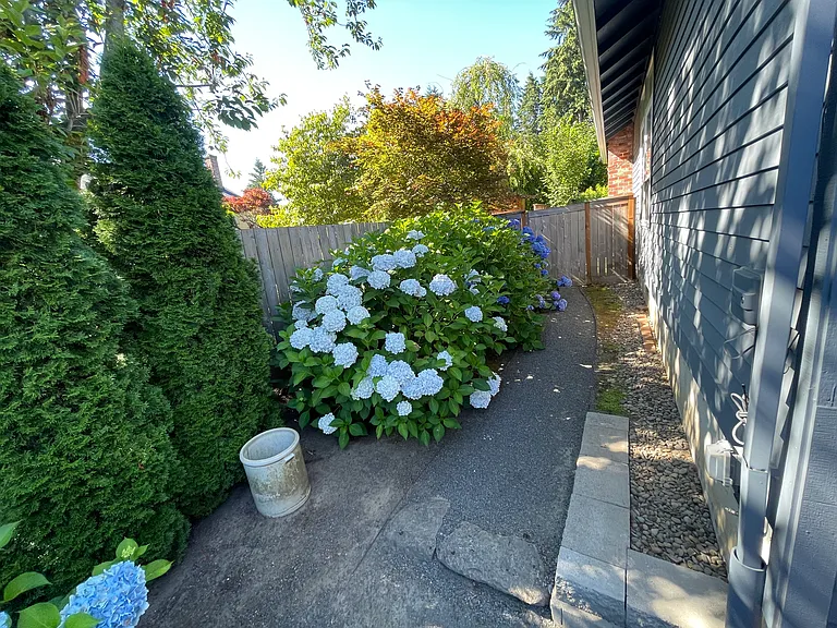 1321 Dollar St — Photo 34