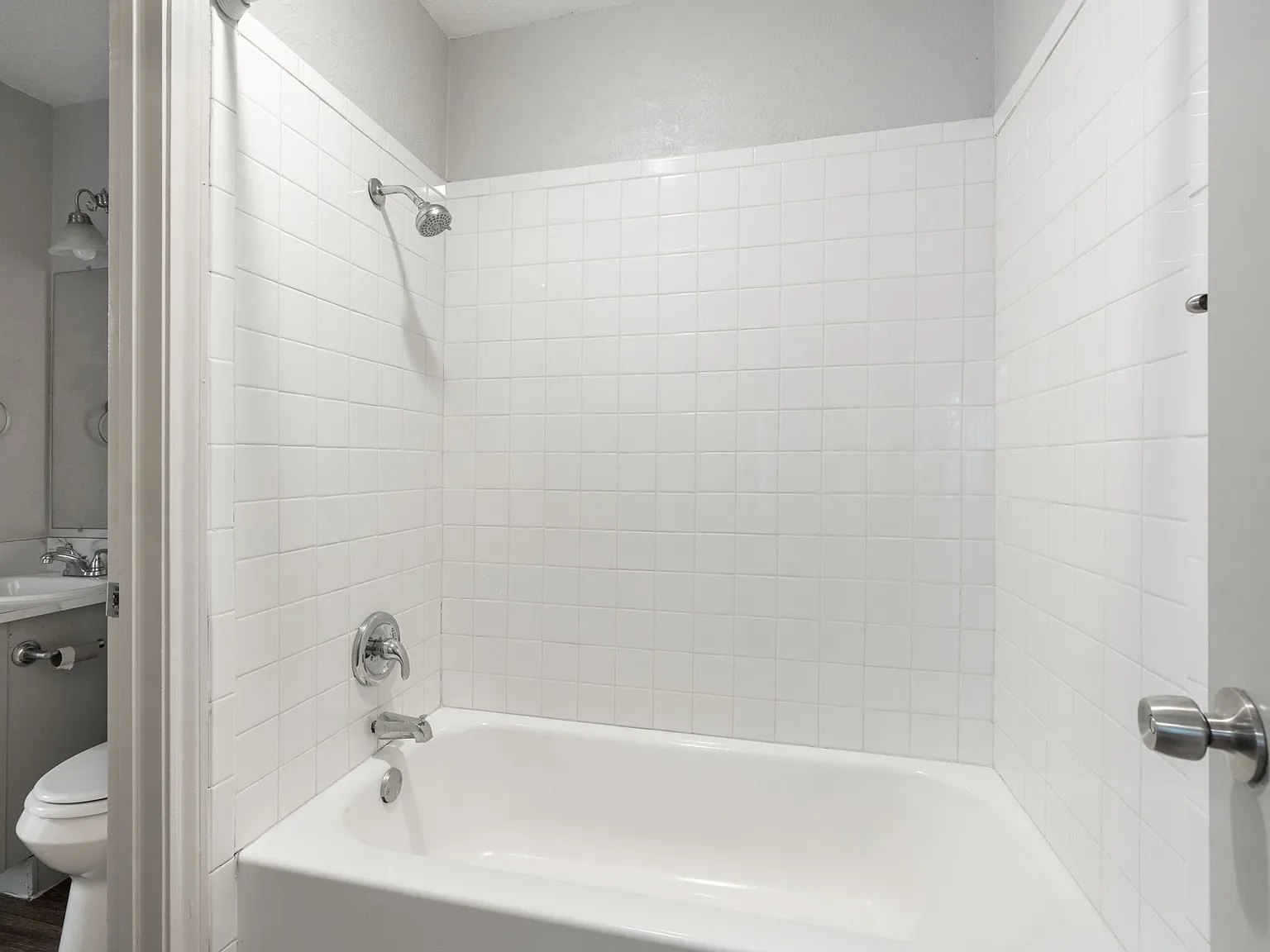 2 bed, 1.5 bath, 850 sqft, $1,095 — Photo 2