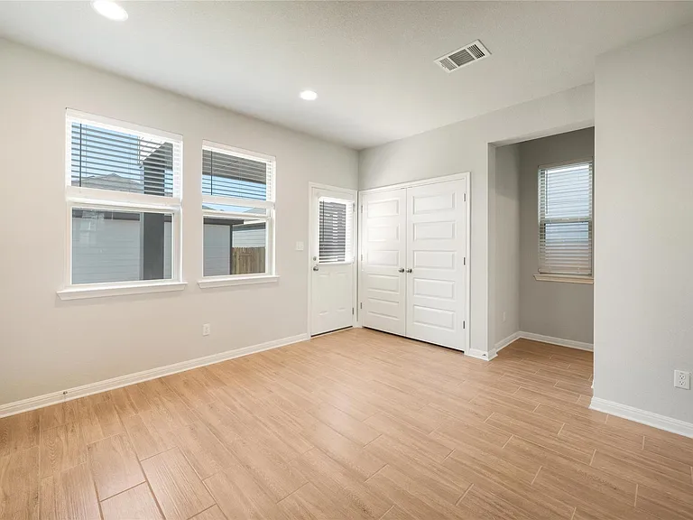2045 Arendale Dr — Photo 9
