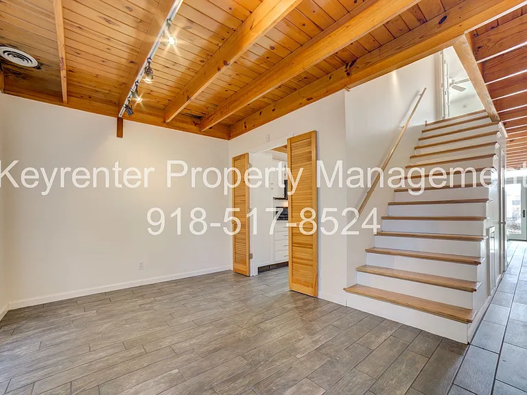 1607 N Lewis Pl — Photo 4
