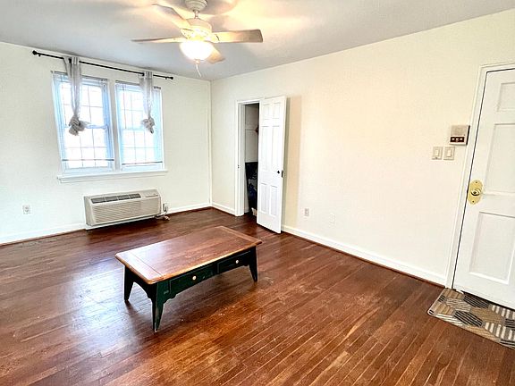 4th image of 3403C Commonwealth Ave