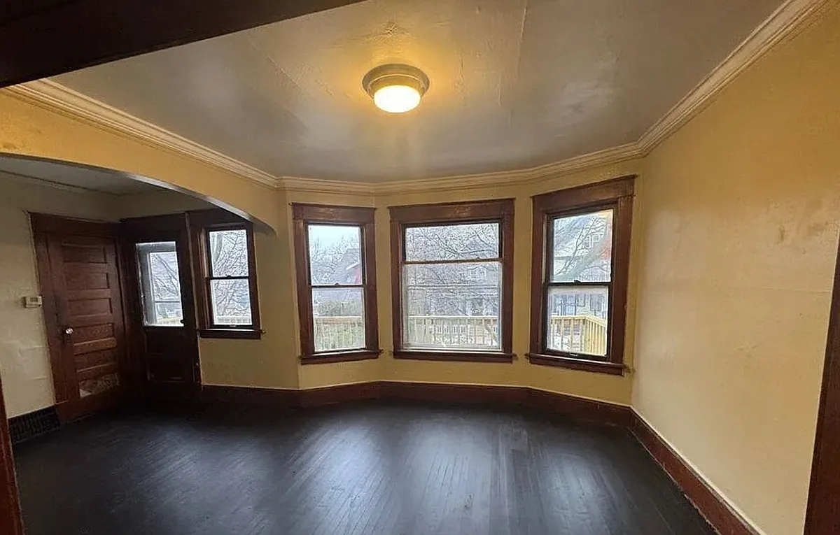 Building Photo - 2477 W Auer Ave #2479