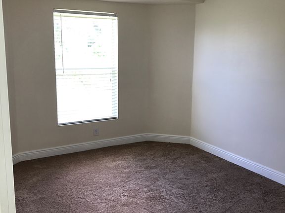 4th image of 415 NE 18th Ave