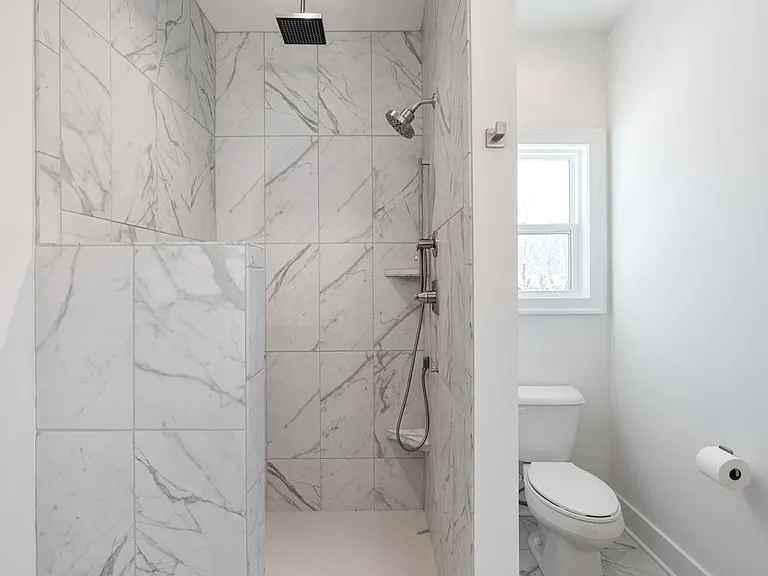 904 N Maple St — Photo 25