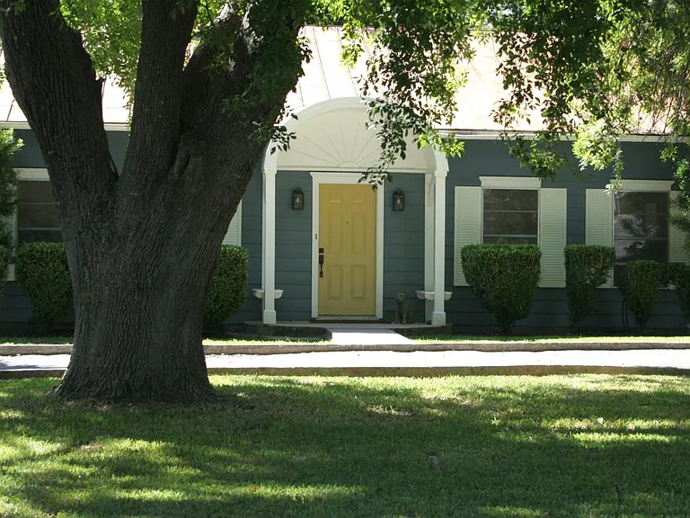 E Lincoln St — Photo 2