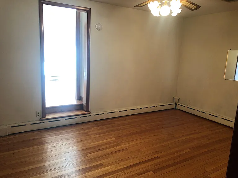 2048 E Main St — Photo 11