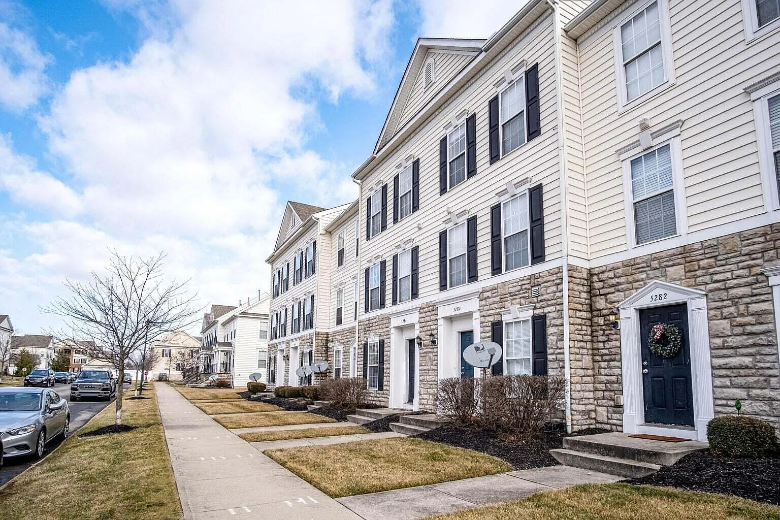 2 bed, 4.0 bath, 1288 sqft, $2,000 — Photo 2