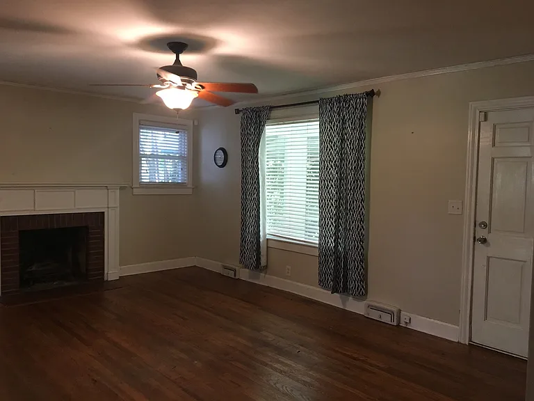 522 Grove Rd — Photo 2