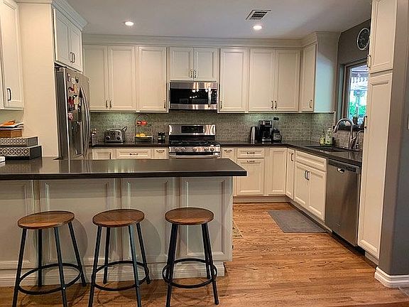 3rd image of 5751 Sunnyslope Ave