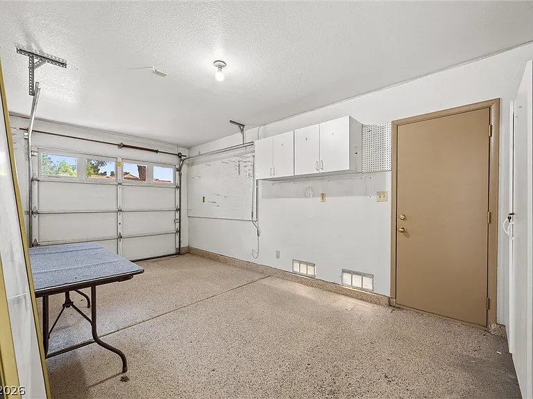 360 Humboldt North Dr — Photo 35