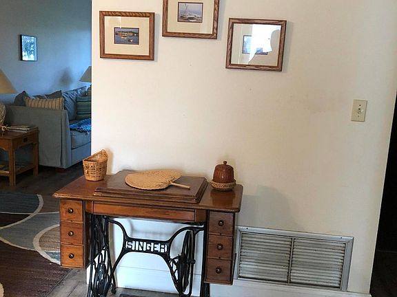 Home For Sale In Cedar Pointe