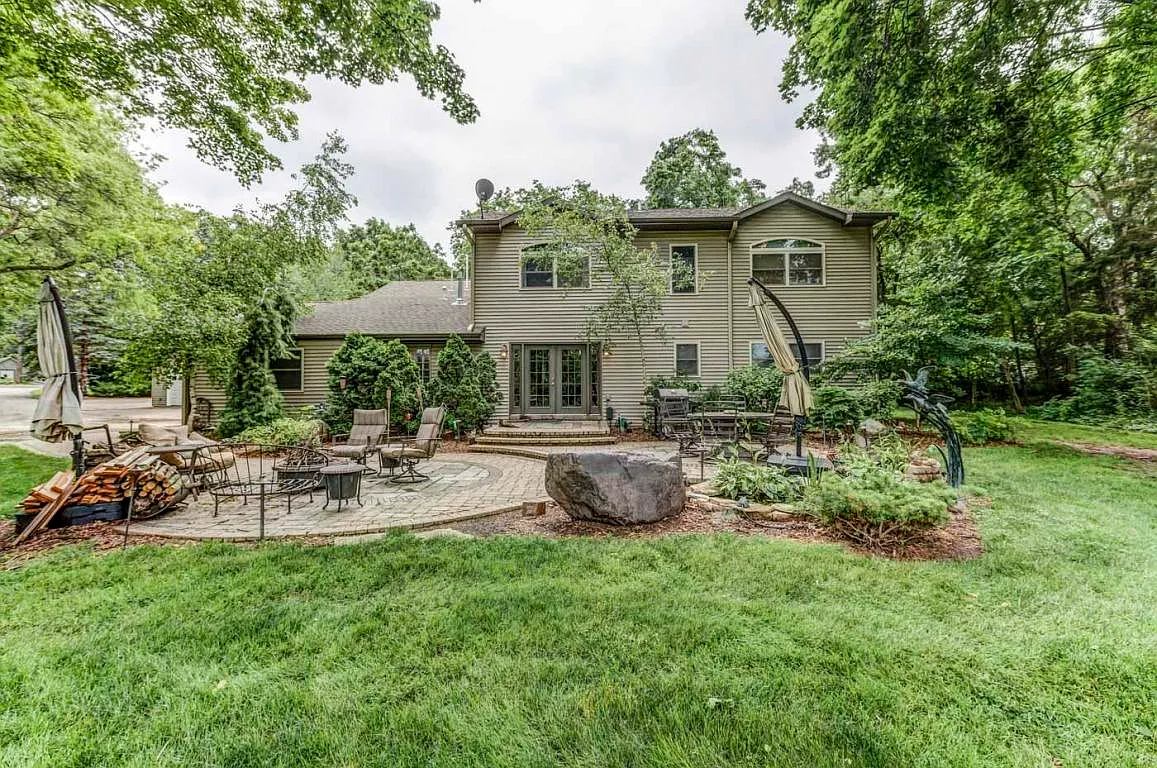 2780 N River Rd photo 1