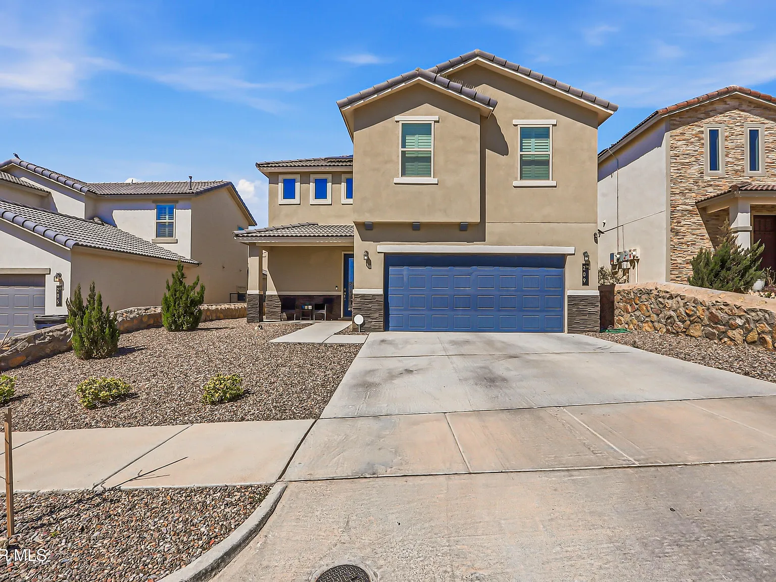 4 bed, 2.5 bath, 2171 sqft, $2,250 — Photo 2