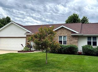 704 Augusta Dr, Waunakee, WI 53597