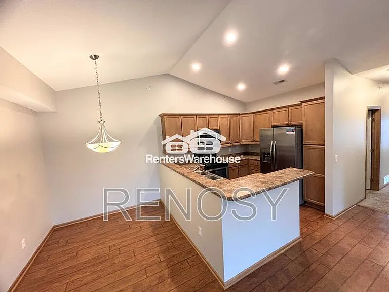 2000 Meadow Ct #405 — Photo 3