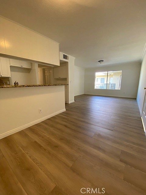 1st image of 7035 Woodley Ave Unit 212