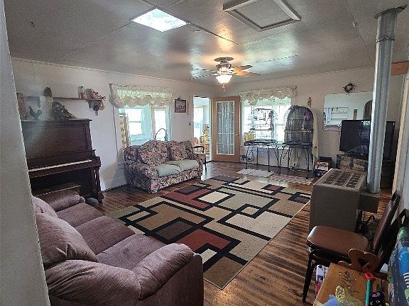 3rd image of 313 S Teigen Ave
