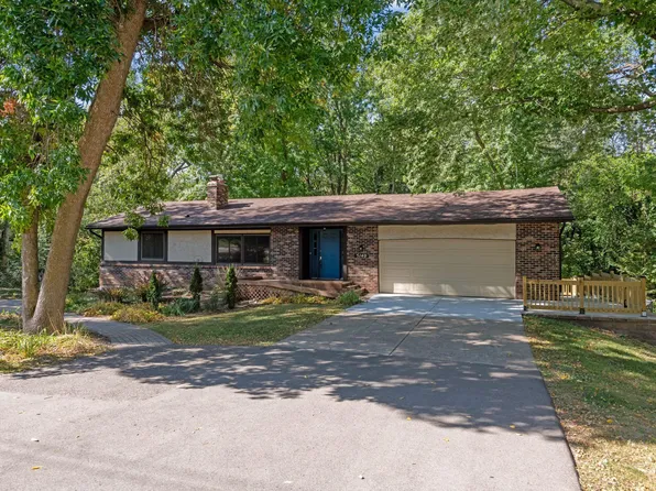 5140 Woodhill Rd, Minnetonka, MN 55345