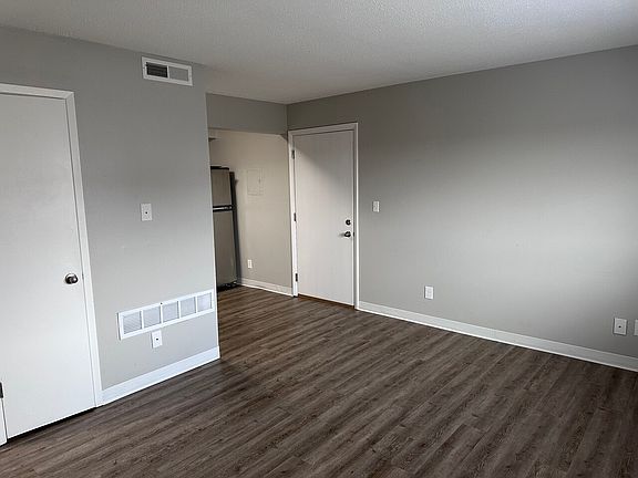 3rd image of 1014-1028 Shagbark Dr #1
