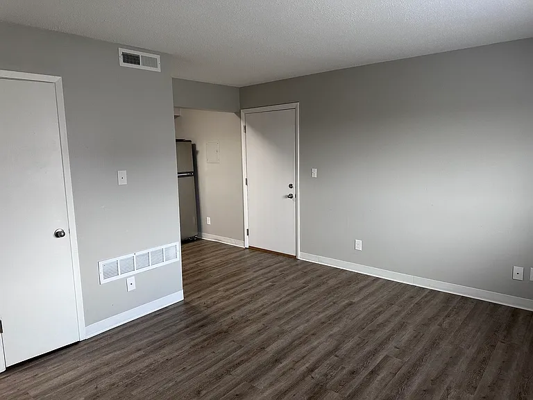 1014-1028 Shagbark Dr #1 — Photo 3