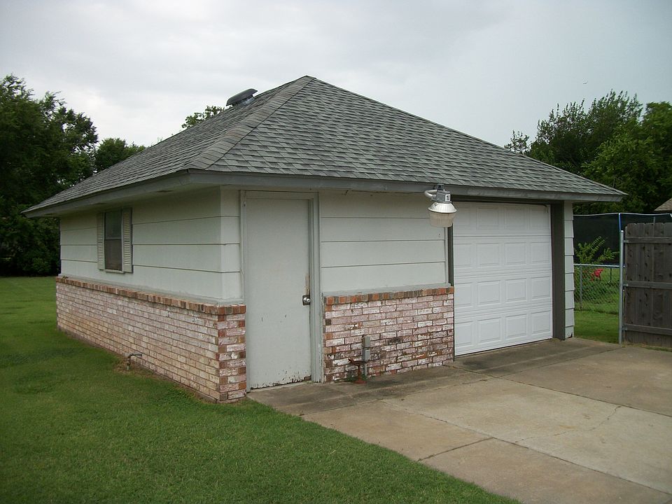 2nd image of 928 NW 34th St