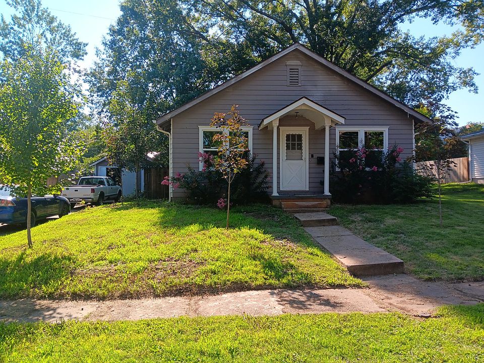 1st image of 305 Phelps St