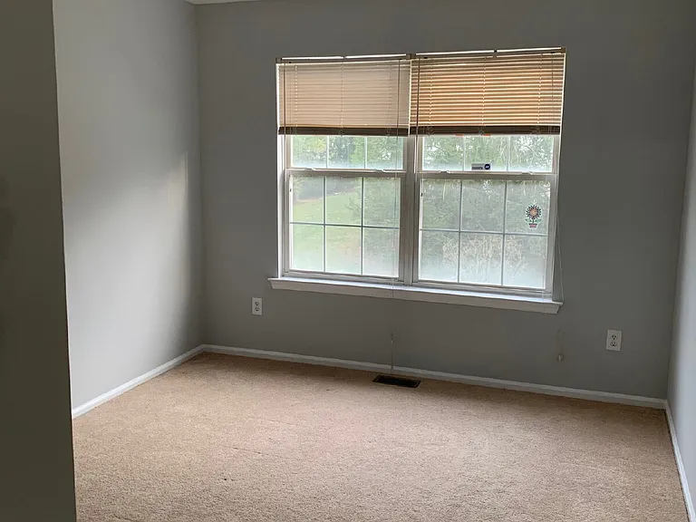 402 Harvest Ln — Photo 11