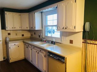 2 Dover Dr, West Seneca, NY 14224