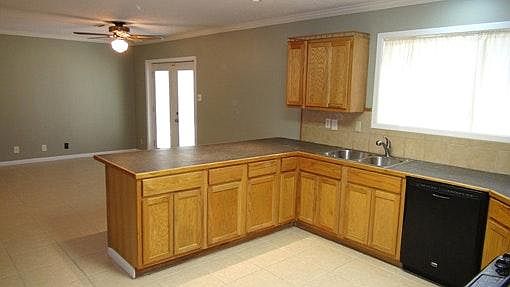 4th image of 318 Pine Grove Cir