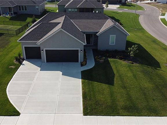 2nd image of 18804 Redbud Ln