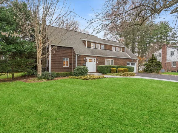 111 Village Road, East Hills, NY 11577