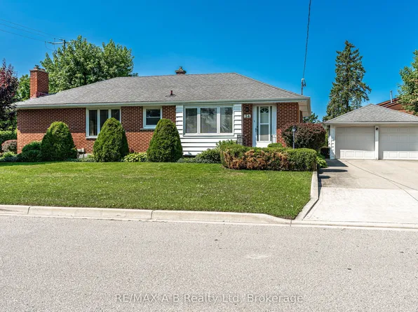 34 Warner St, Saint Marys, ON N4X 1C8