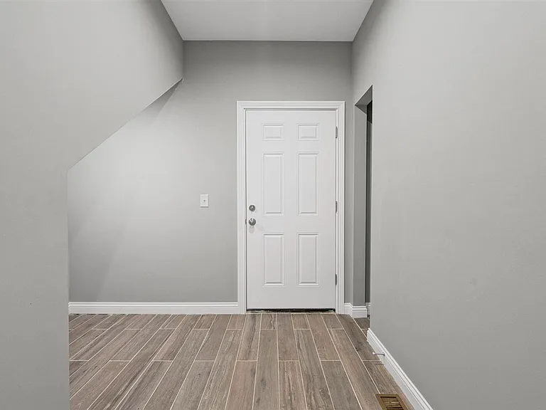 691 Denver Ln — Photo 24