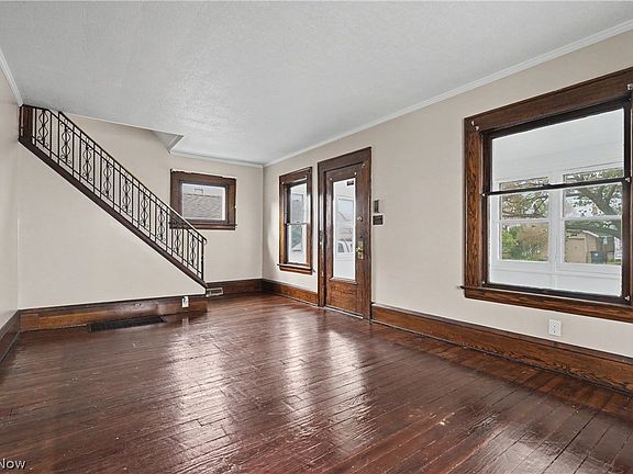 4th image of 793 Thayer St