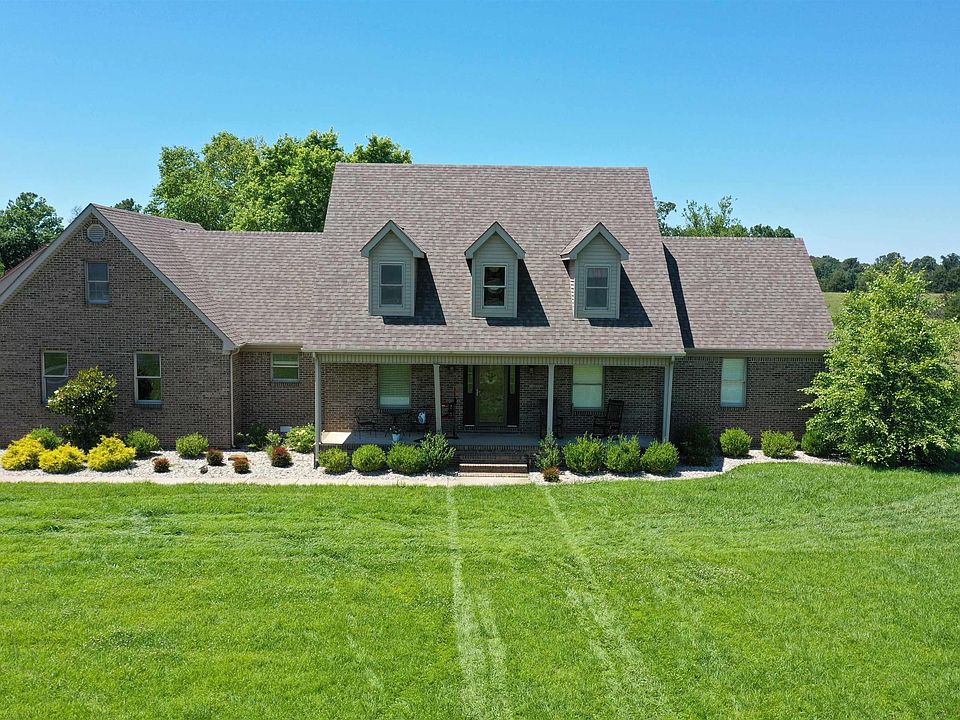 1st image of 824 Mullins Ln