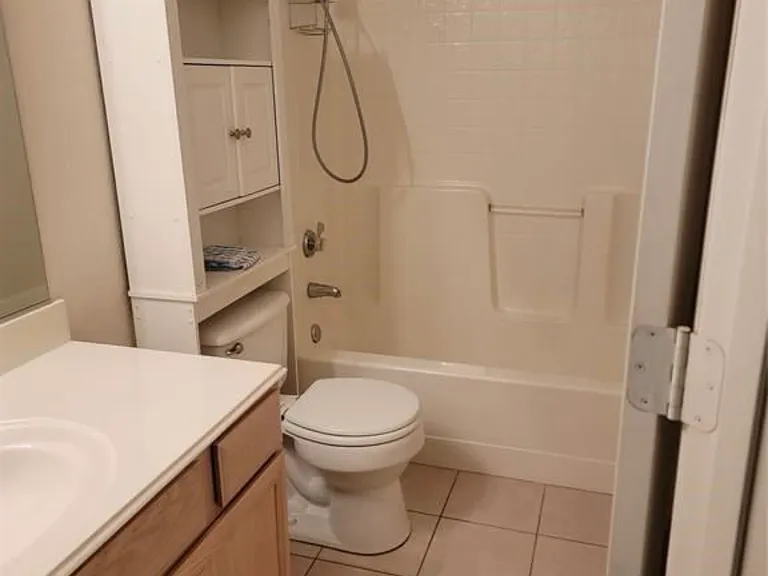 2809 Hawthorne Ln — Photo 9