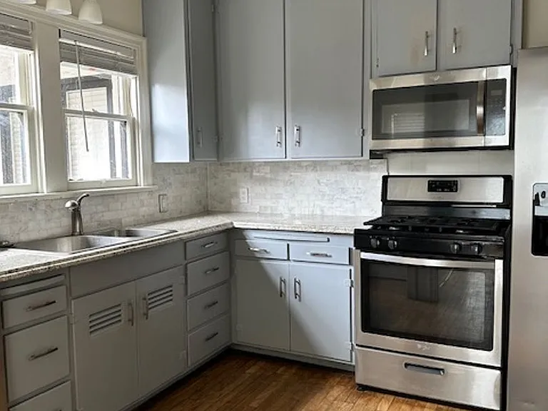 438 E Maple St — Photo 5