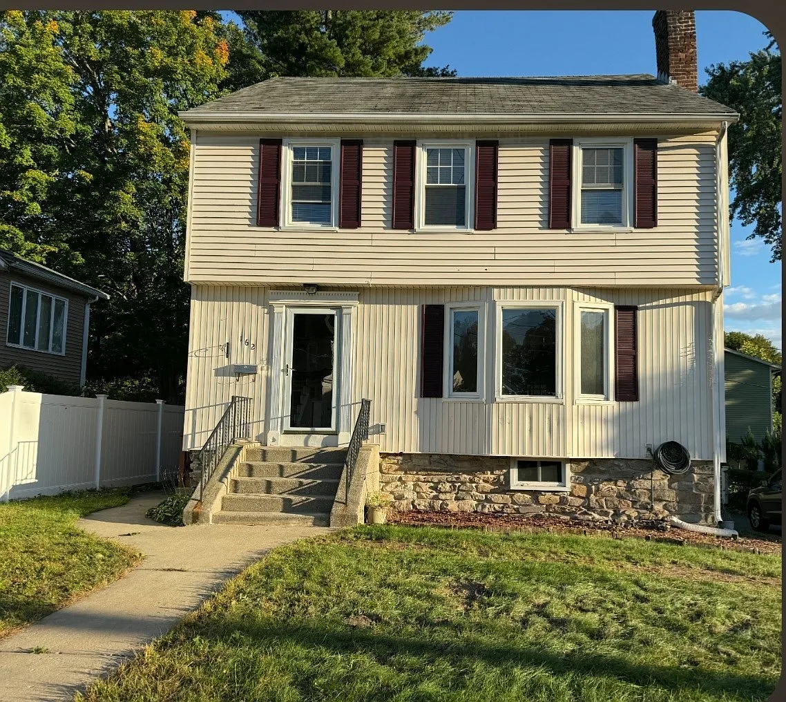 3 bed, 1.5 bath, 2518 sqft, $3,400 — Photo 1